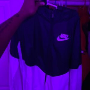 nike wind breaker ( worn once) youth large